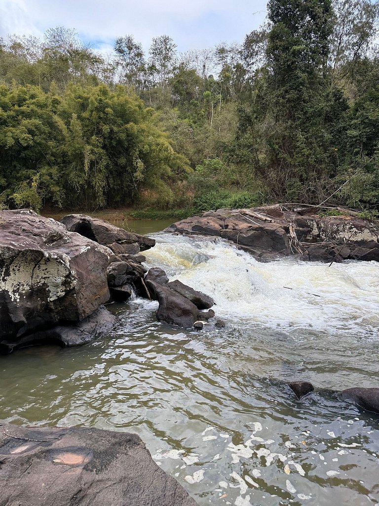 Cabana dos Sonhos às margens do Rio Jucu