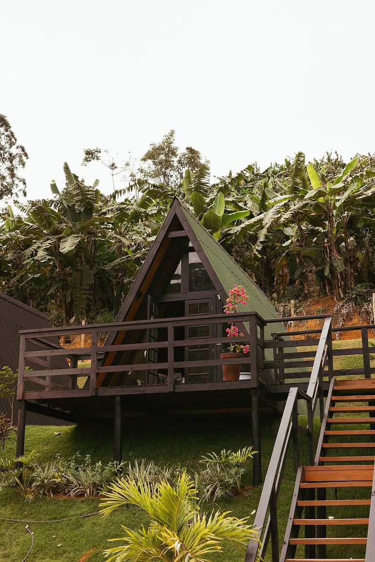 Chalé Romântico com Jacuzzi em Meio à Natureza