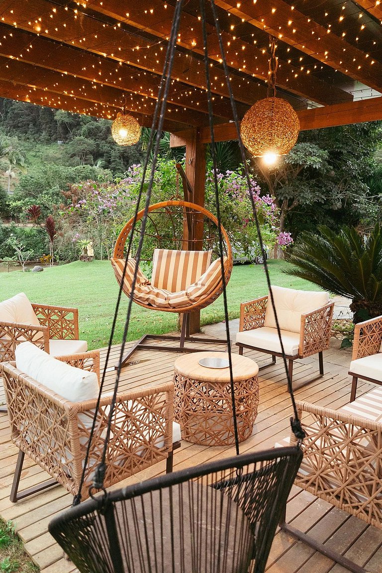 Chalé Romântico com Jacuzzi em Meio à Natureza