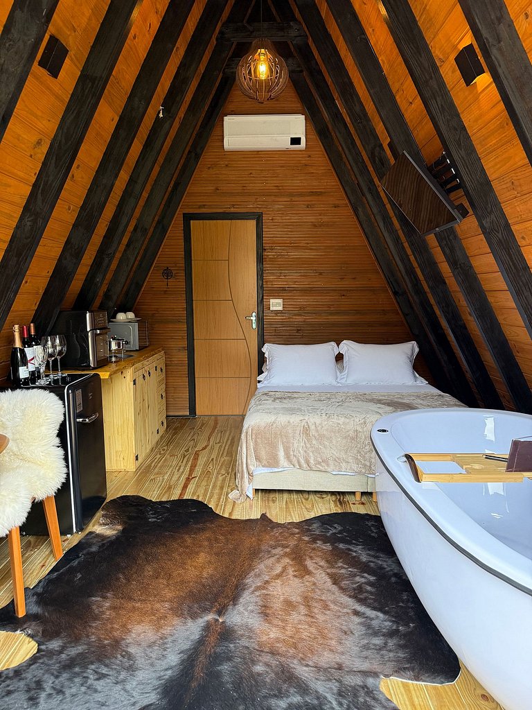 Chalé com Jacuzzi Privativa e Vista do Rio Jucu