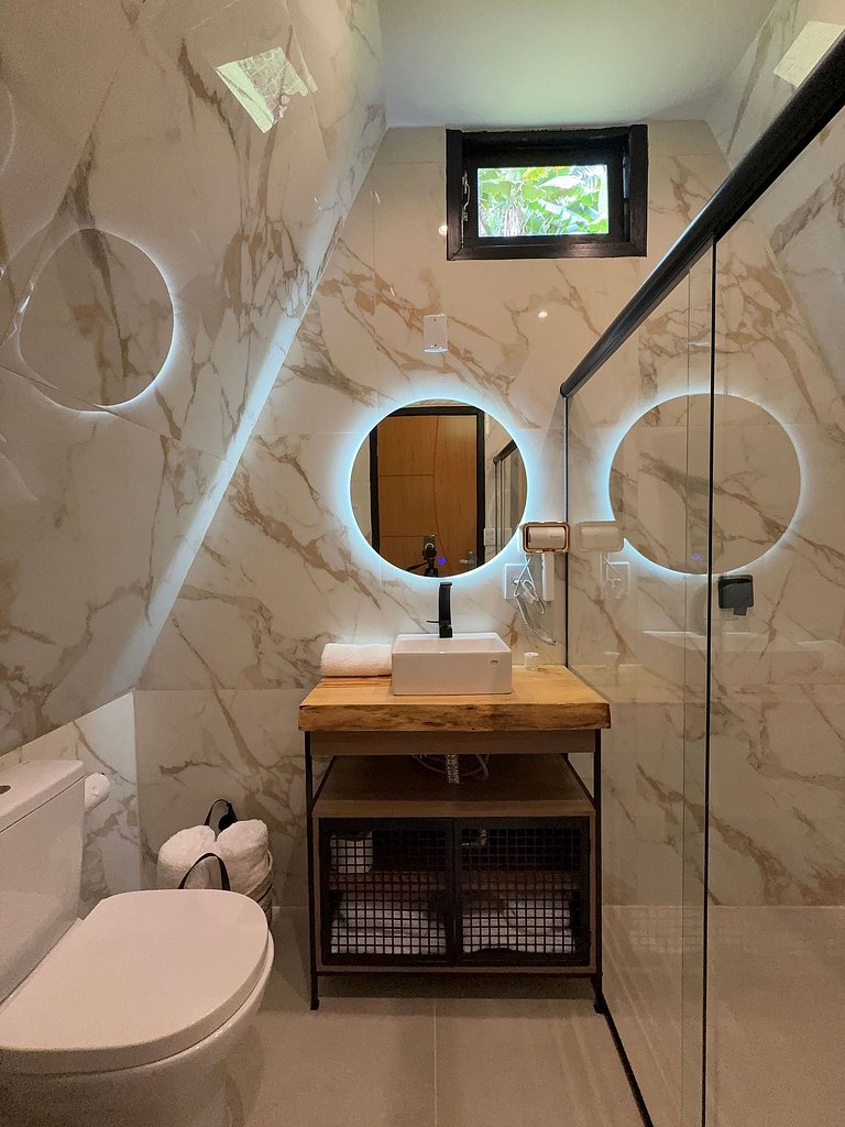 Chalé com Jacuzzi Privativa e Vista do Rio Jucu