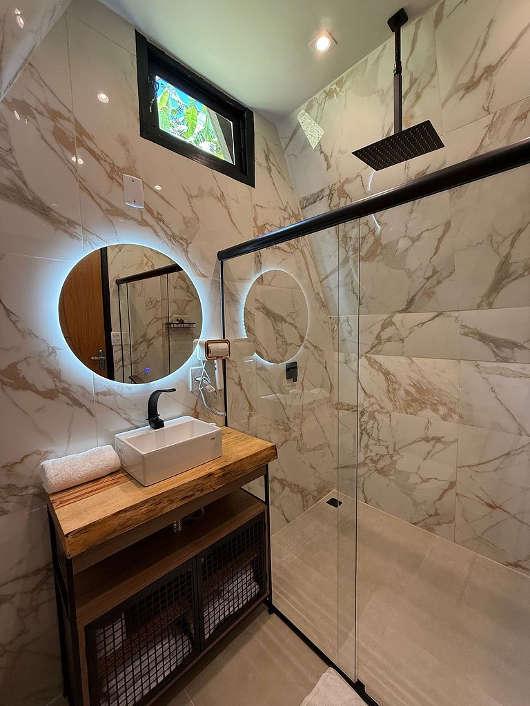 Chalé com Jacuzzi Privativa e Vista do Rio Jucu