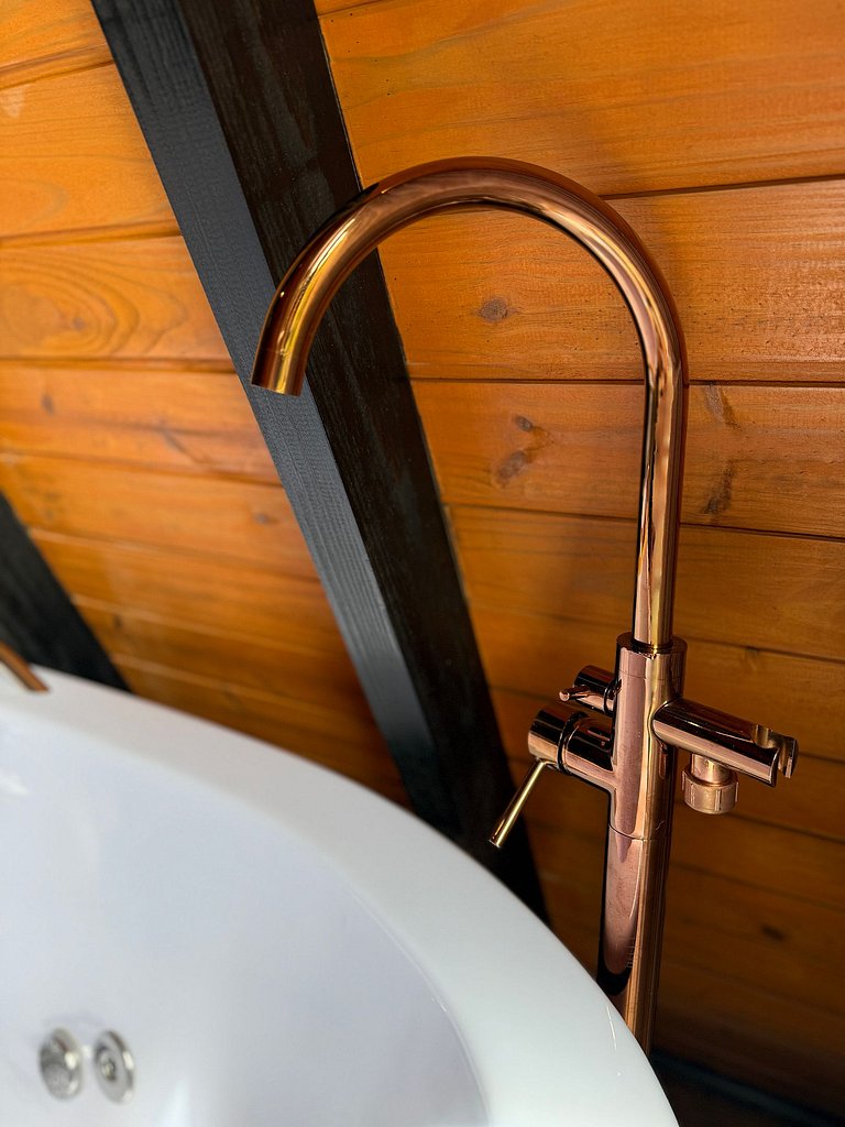 Chalé com Jacuzzi Privativa e Vista do Rio Jucu