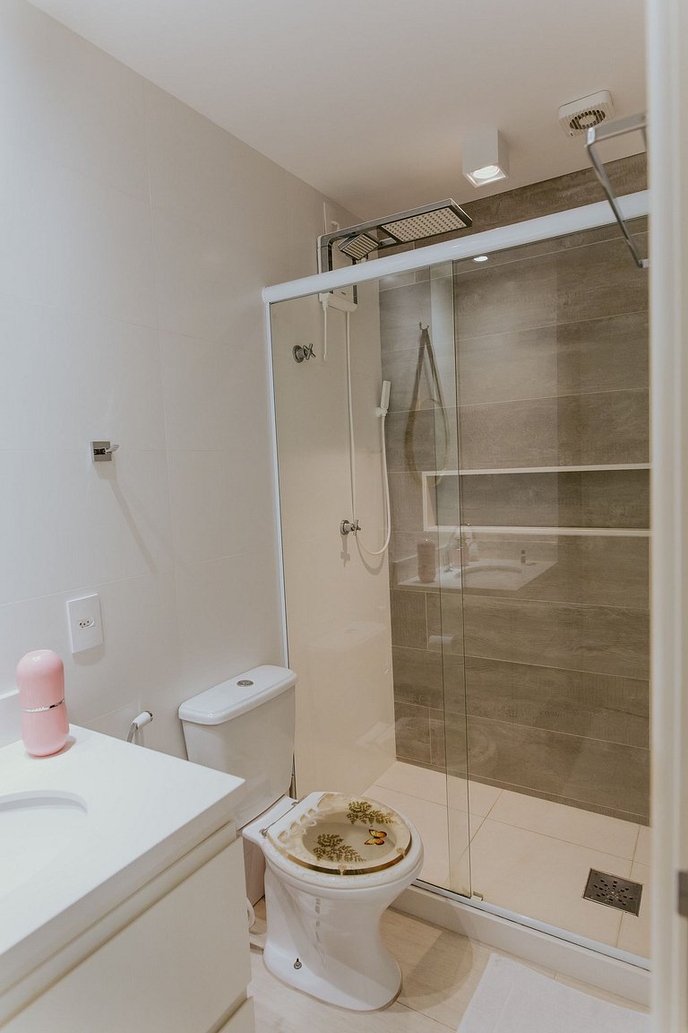 2Q Enseada Azul c/ piscina na cob. e churrasqueira