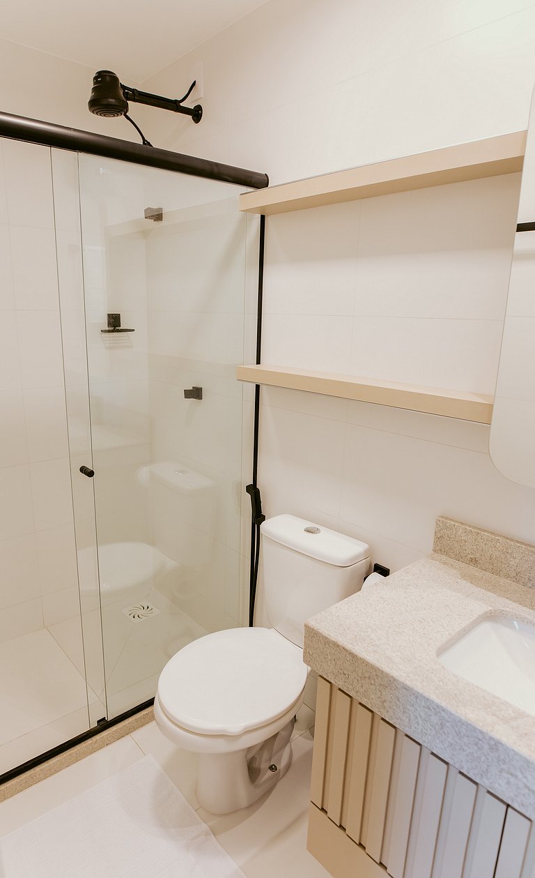 2 Quartos Alto Padrão a Poucos Passos da Praia