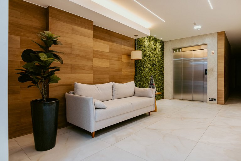 2 Quartos Alto Padrão a Poucos Passos da Praia