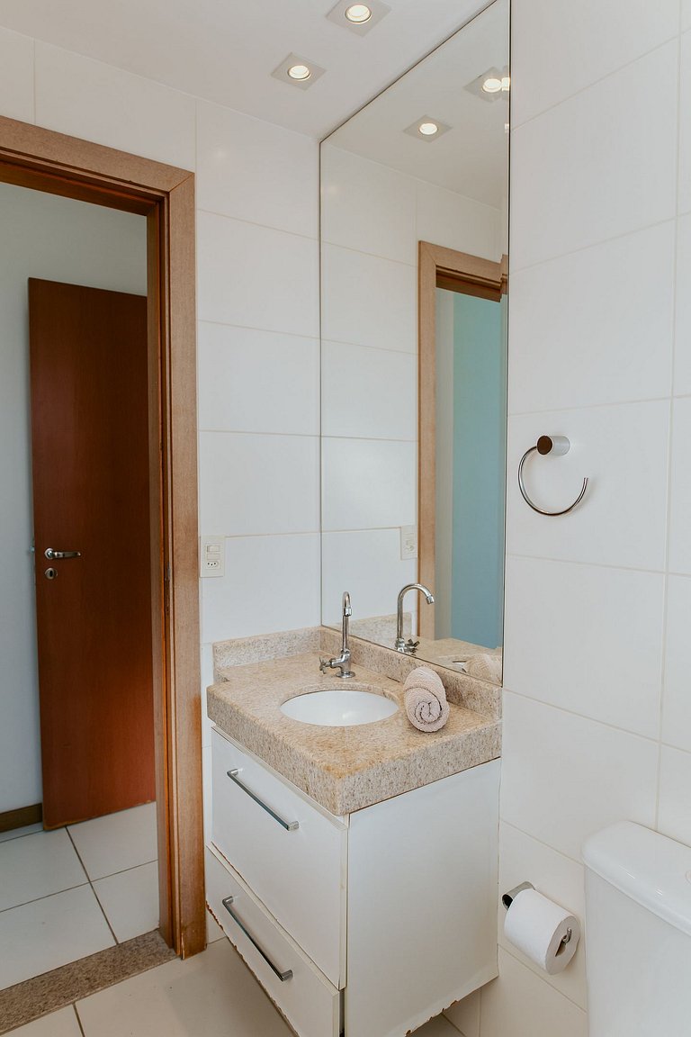 Apto 2Q Andar Alto Quadra do Mar Itaparica