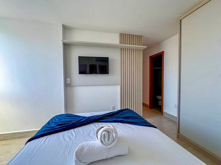 2Q Novo na Praia da Areia Preta | Ar + Garagem