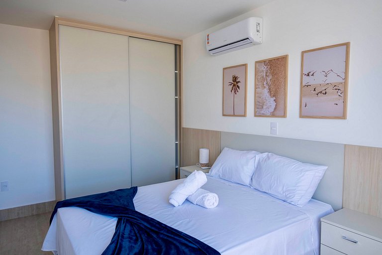 2Q Novo na Praia da Areia Preta | Ar + Garagem