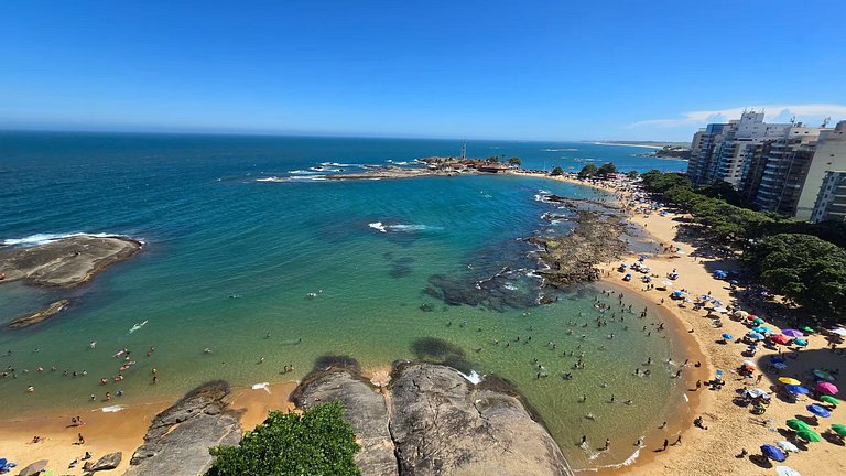 2Q Novo na Praia da Areia Preta | Ar + Garagem