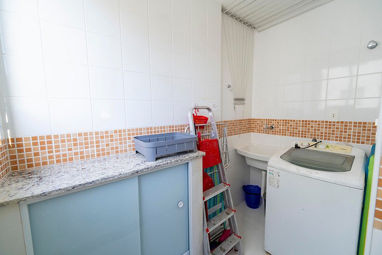 Garagem, Ar e WI-FI 120m da Praia das Castanheiras